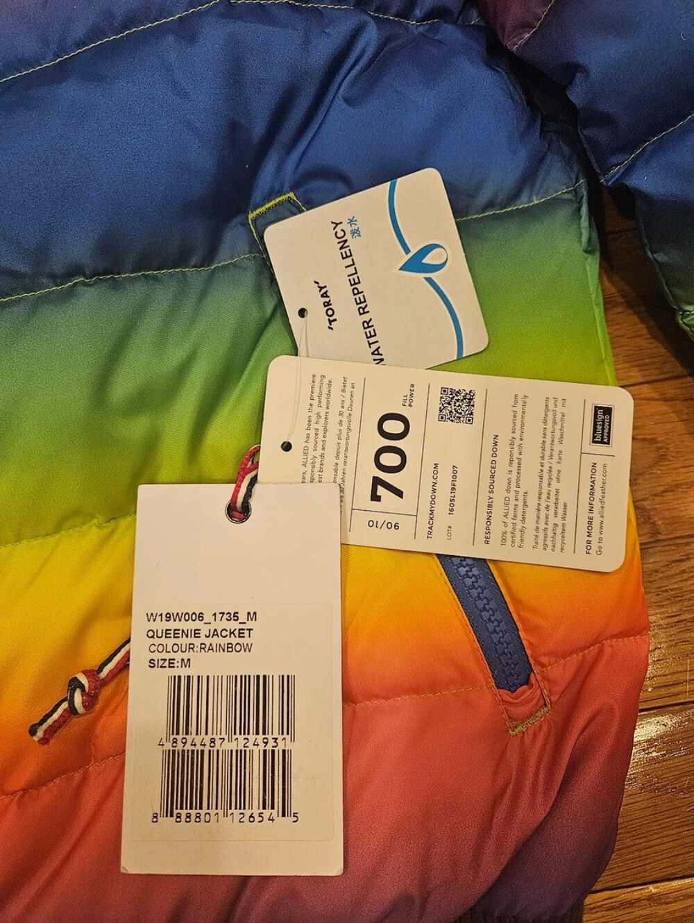 Perfect Moment Women's Queenie Puffer Ski Jacket Medium NEW WITH TAGS ATTACHED - Picture 5 of 9